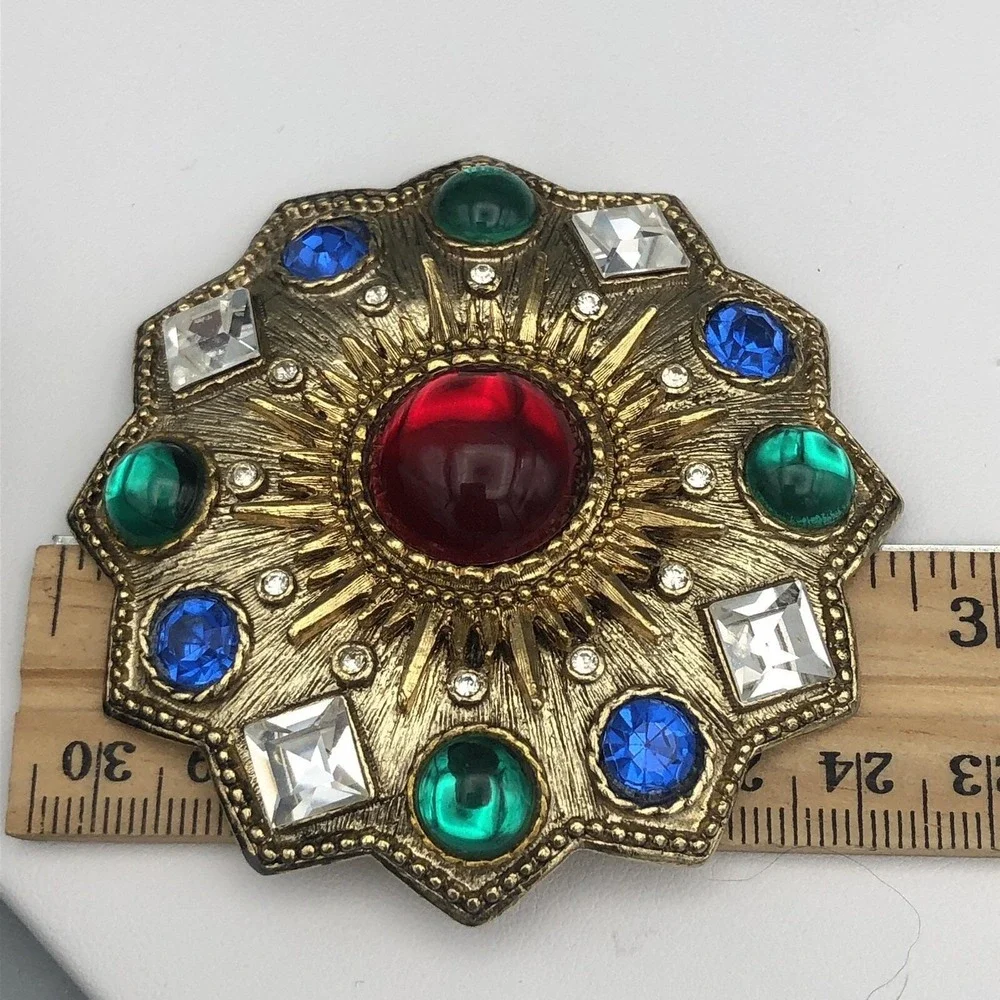 SPHINX vintage brooch